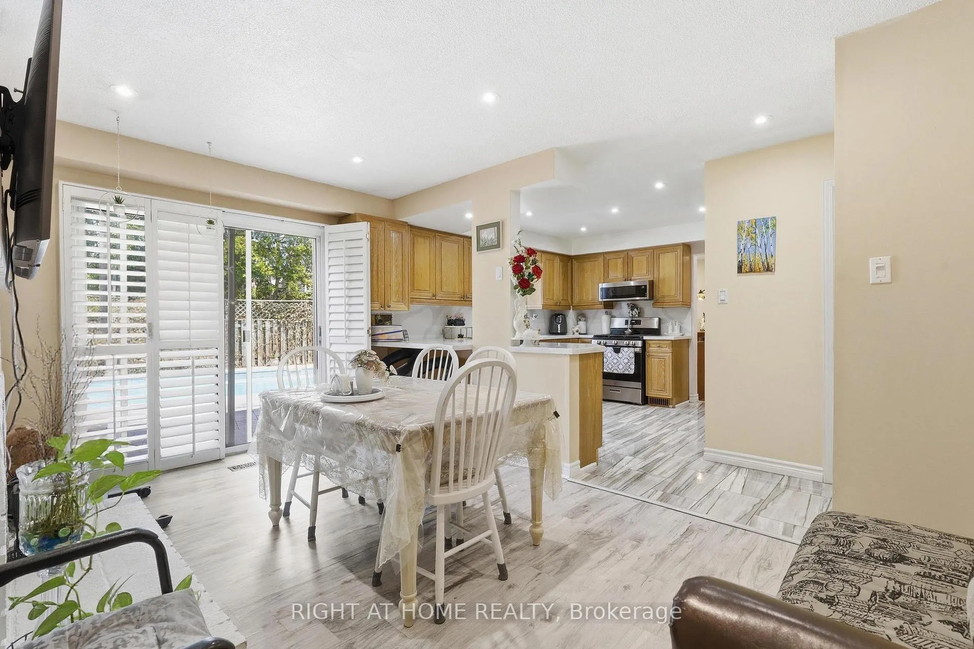 Photo 15 of 33 Parkside Drive, Brampton, Brampton South — HOMEH