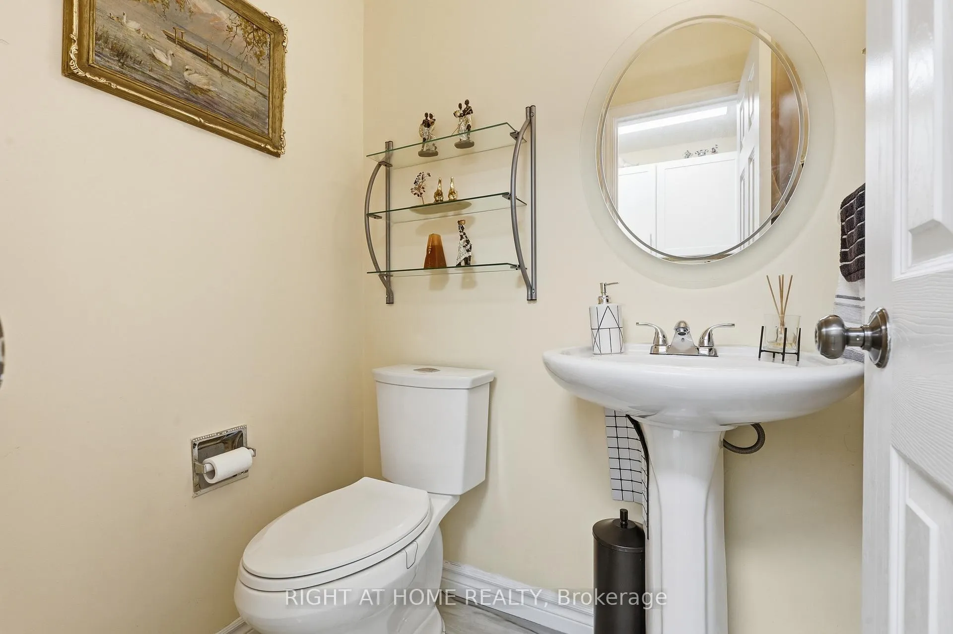Photo 18 of 33 Parkside Drive, Brampton, Brampton South — HOMEH