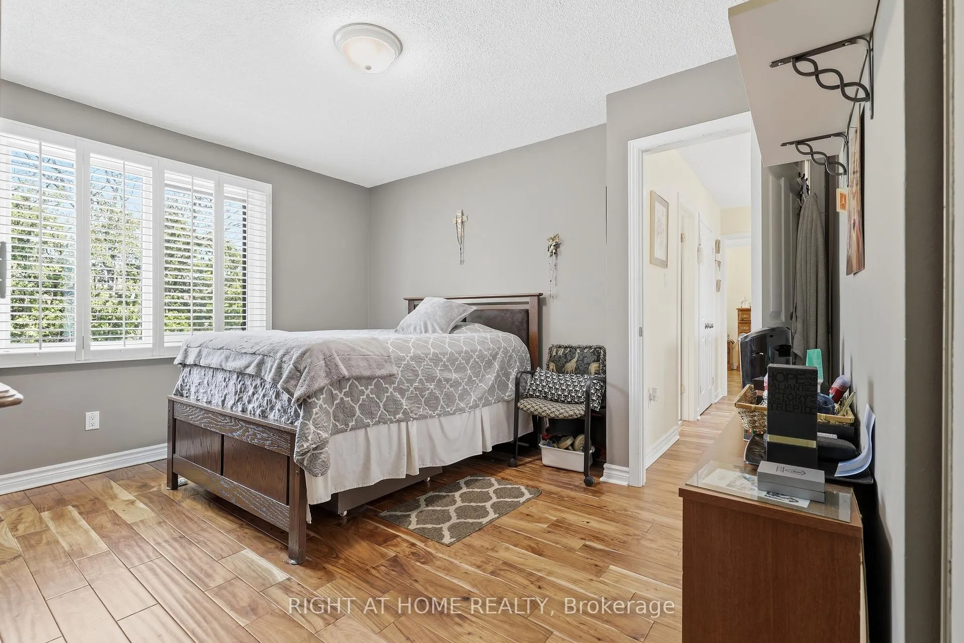 Photo 25 of 33 Parkside Drive, Brampton, Brampton South — HOMEH