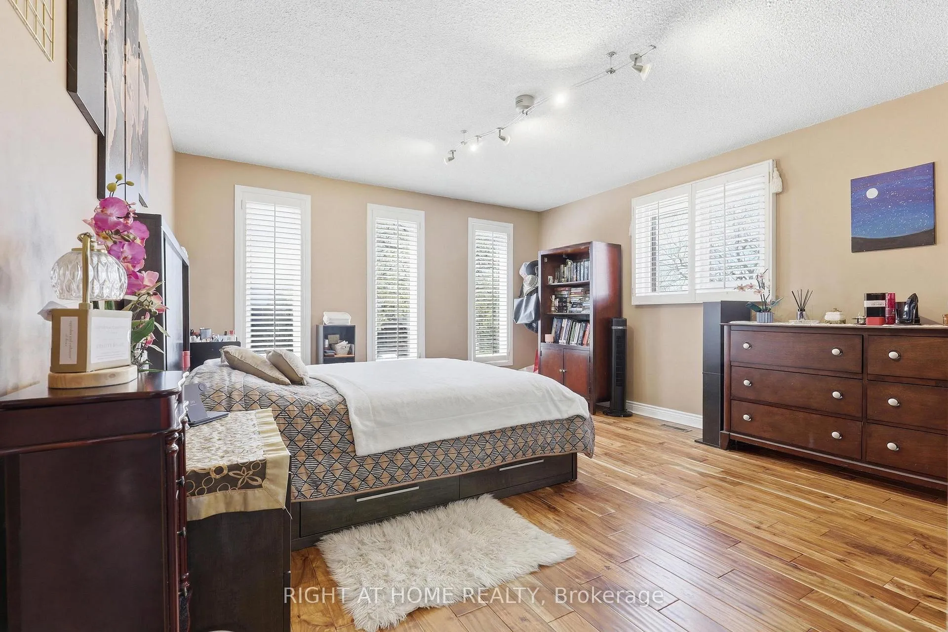 Photo 26 of 33 Parkside Drive, Brampton, Brampton South — HOMEH