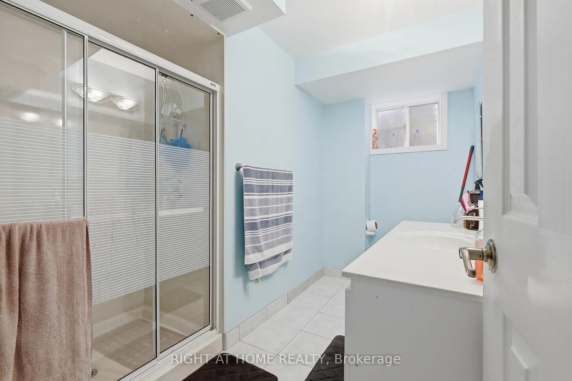 Photo 35 of 33 Parkside Drive, Brampton, Brampton South — HOMEH