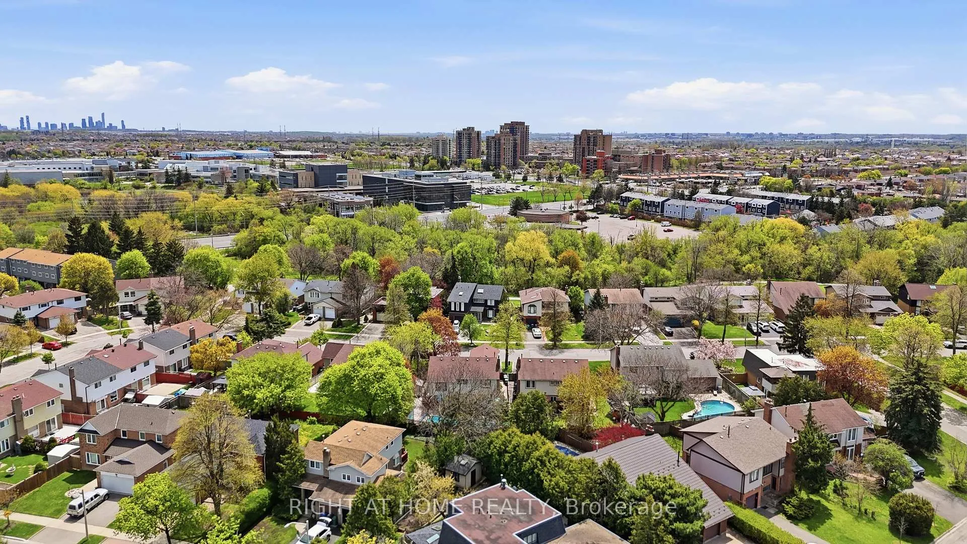 Photo 41 of 33 Parkside Drive, Brampton, Brampton South — HOMEH