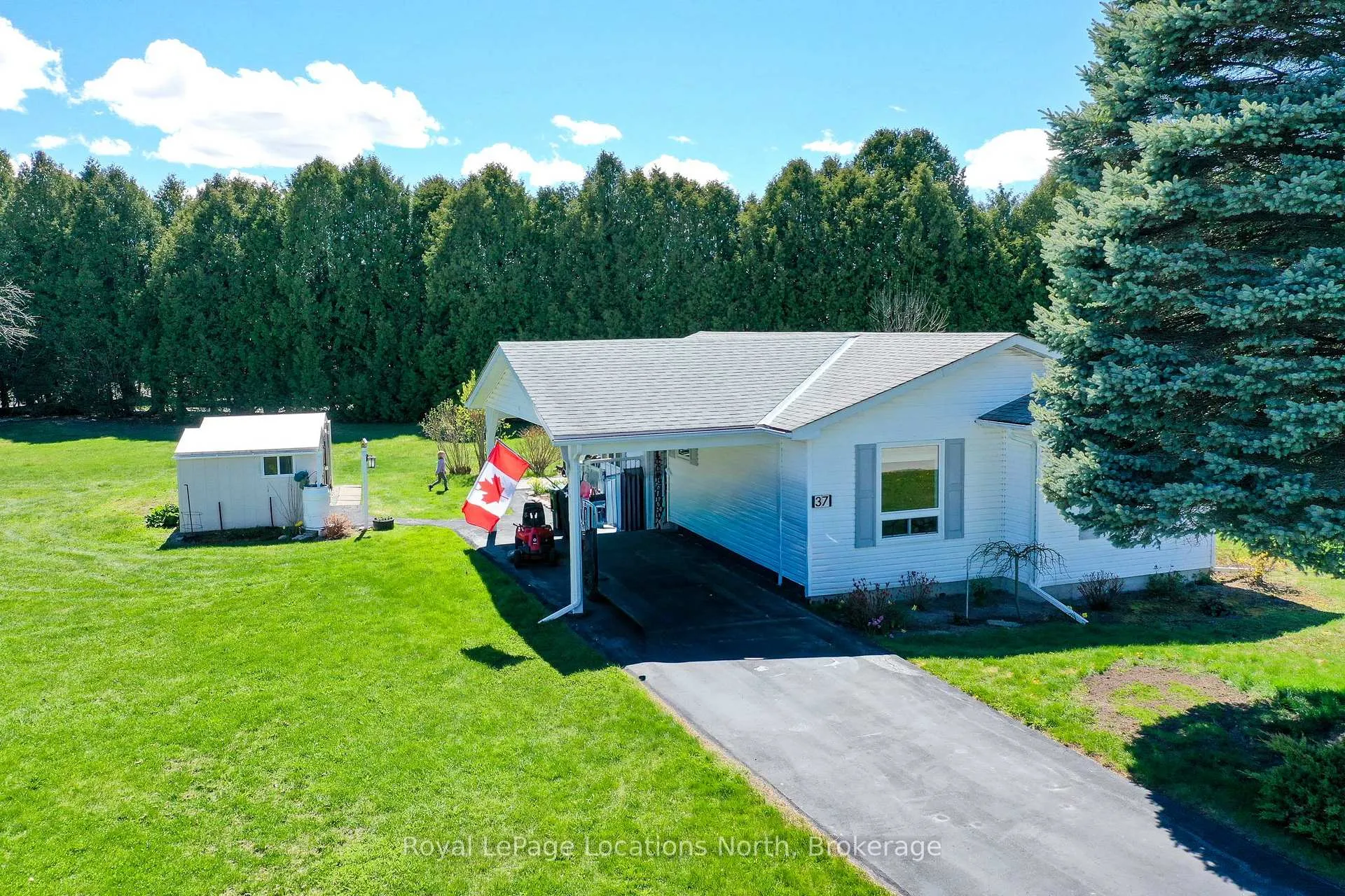 Photo 1 of 37 Indiana Avenue, Wasaga Beach — HOMEH