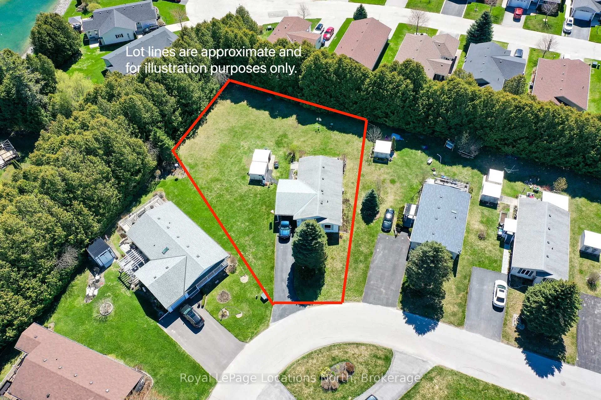 Photo 2 of 37 Indiana Avenue, Wasaga Beach — HOMEH