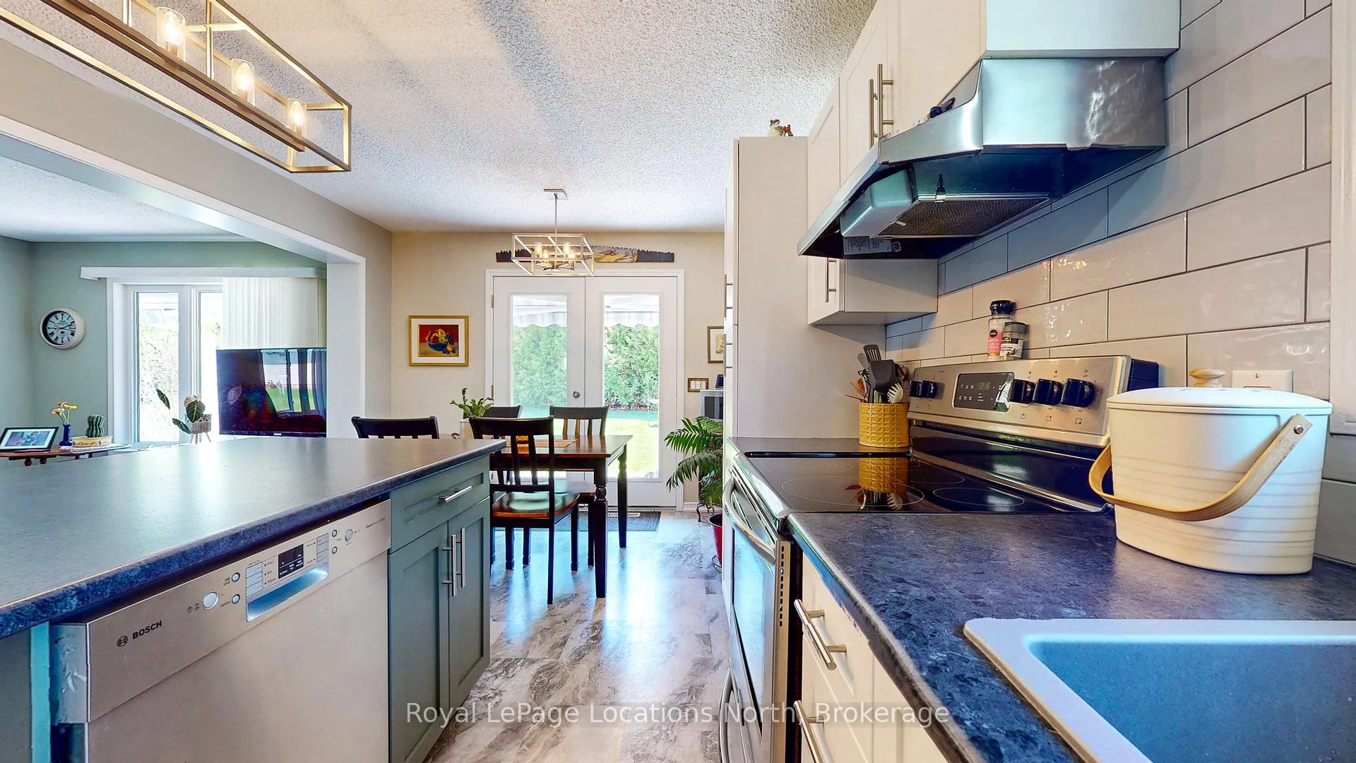 Photo 6 of 37 Indiana Avenue, Wasaga Beach — HOMEH