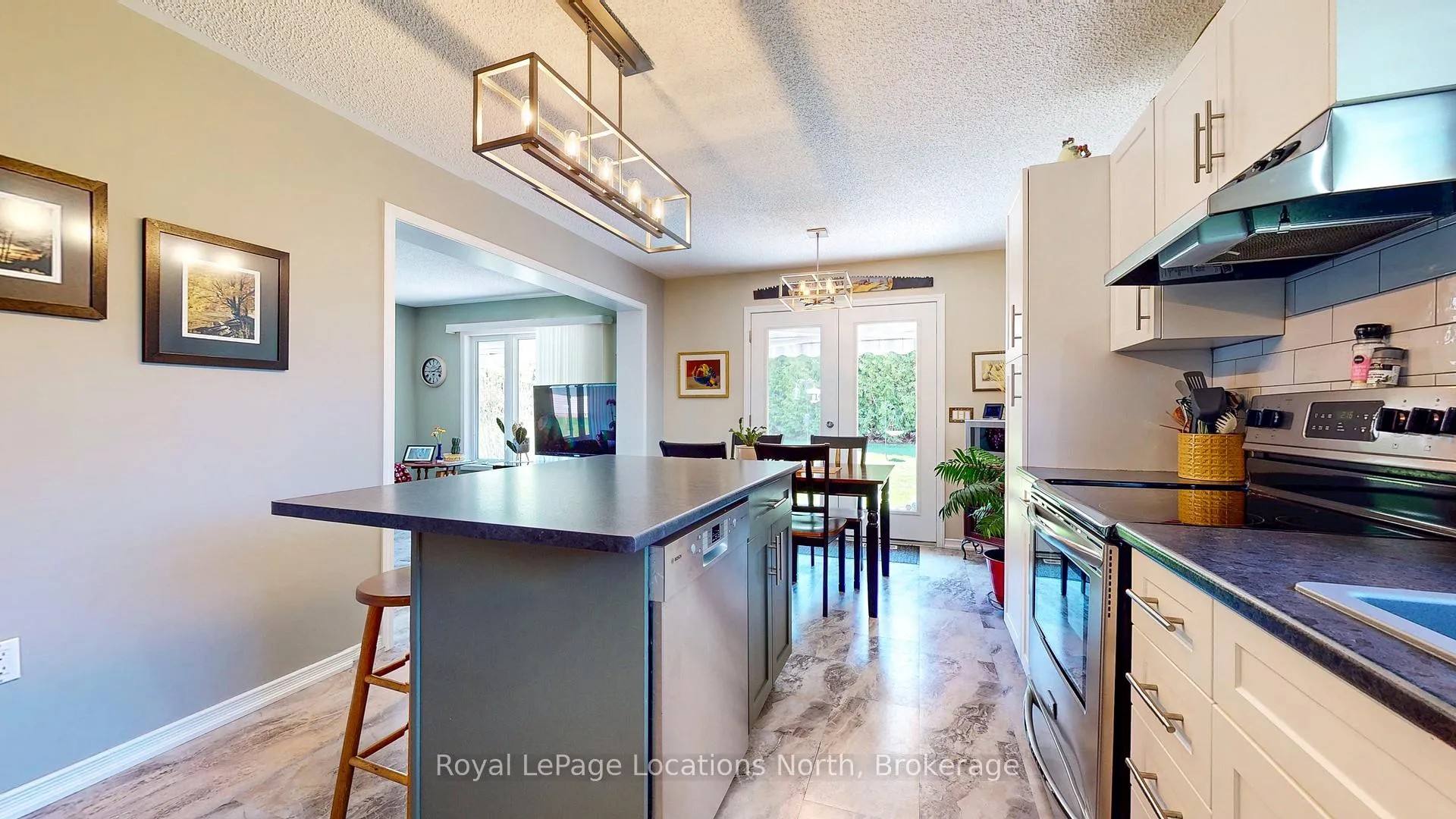 Photo 7 of 37 Indiana Avenue, Wasaga Beach — HOMEH