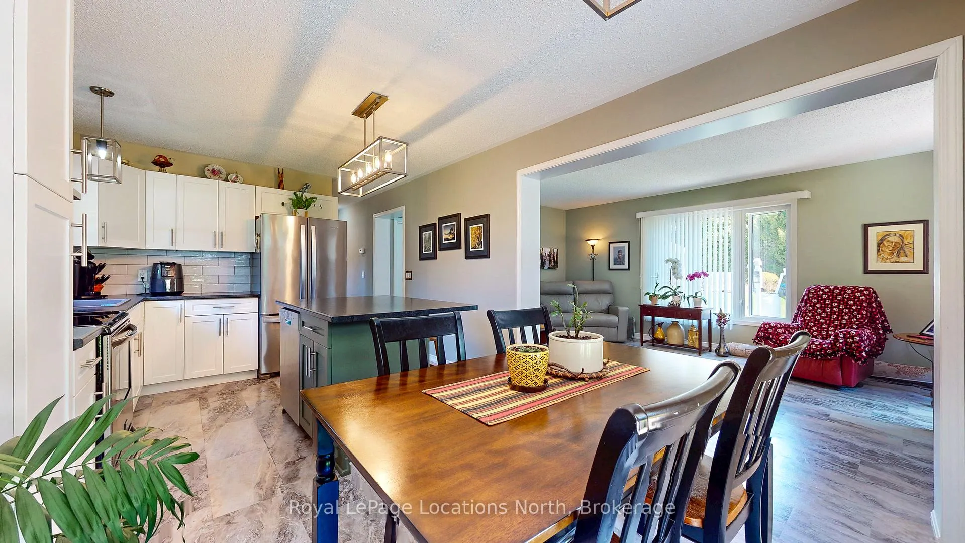 Photo 8 of 37 Indiana Avenue, Wasaga Beach — HOMEH