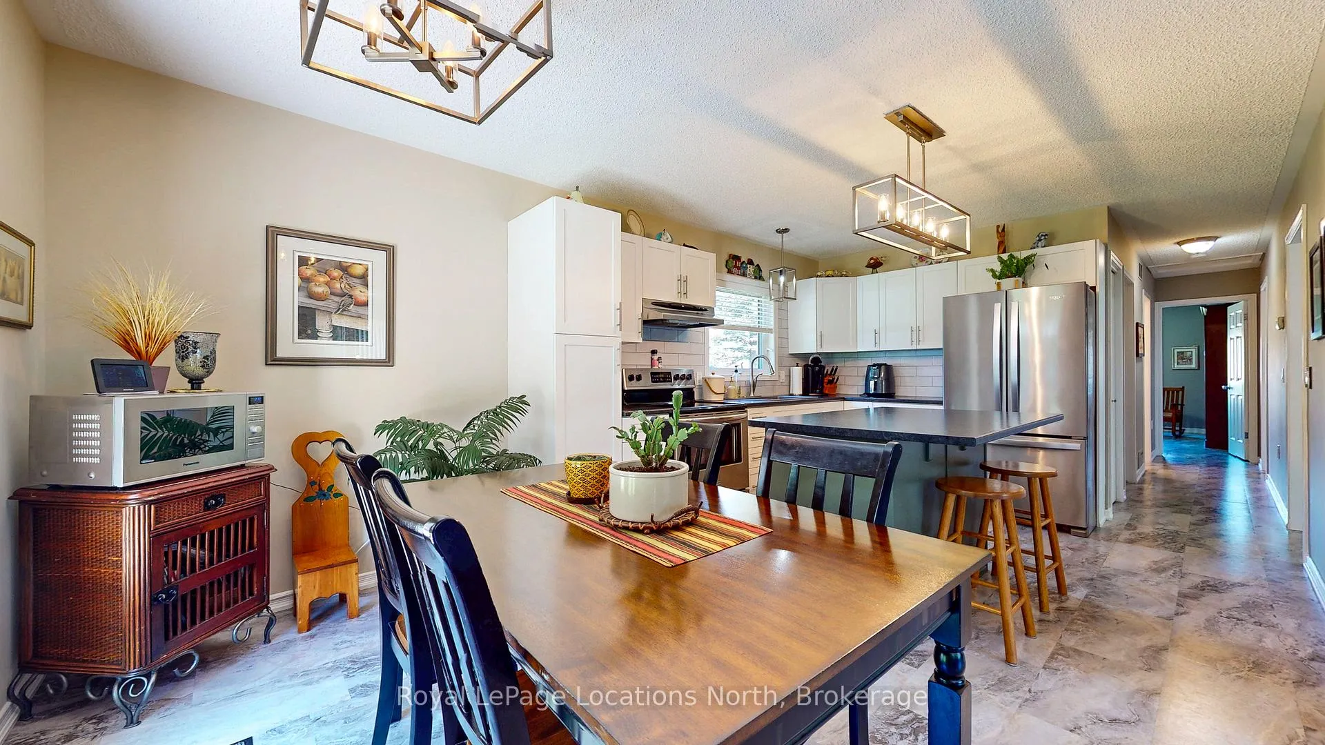 Photo 9 of 37 Indiana Avenue, Wasaga Beach — HOMEH