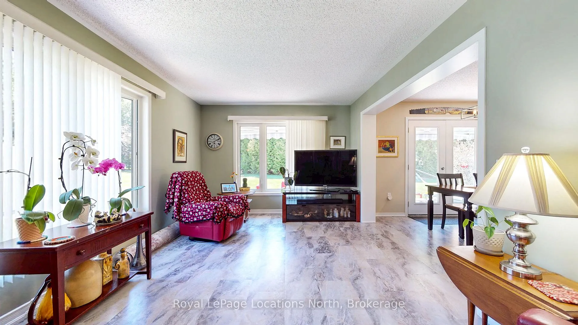 Photo 11 of 37 Indiana Avenue, Wasaga Beach — HOMEH