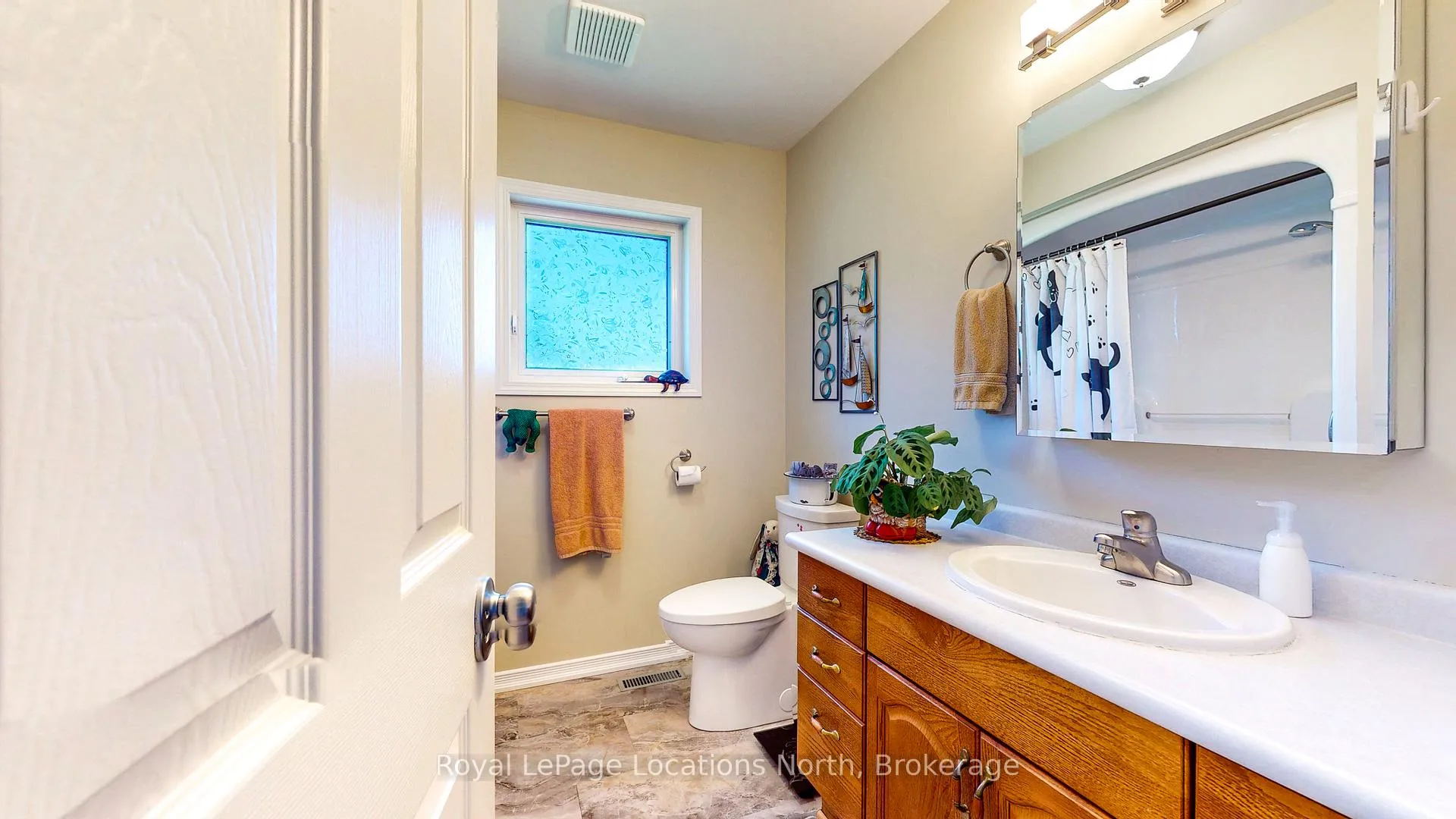Photo 18 of 37 Indiana Avenue, Wasaga Beach — HOMEH