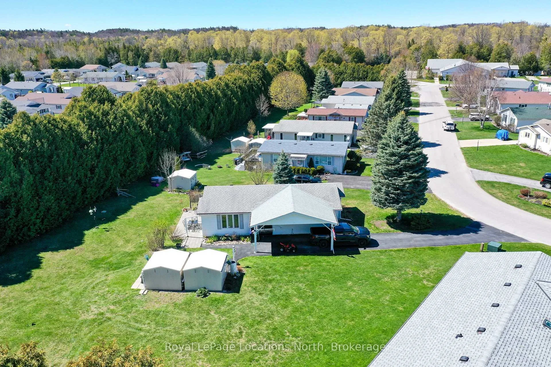 Photo 24 of 37 Indiana Avenue, Wasaga Beach — HOMEH