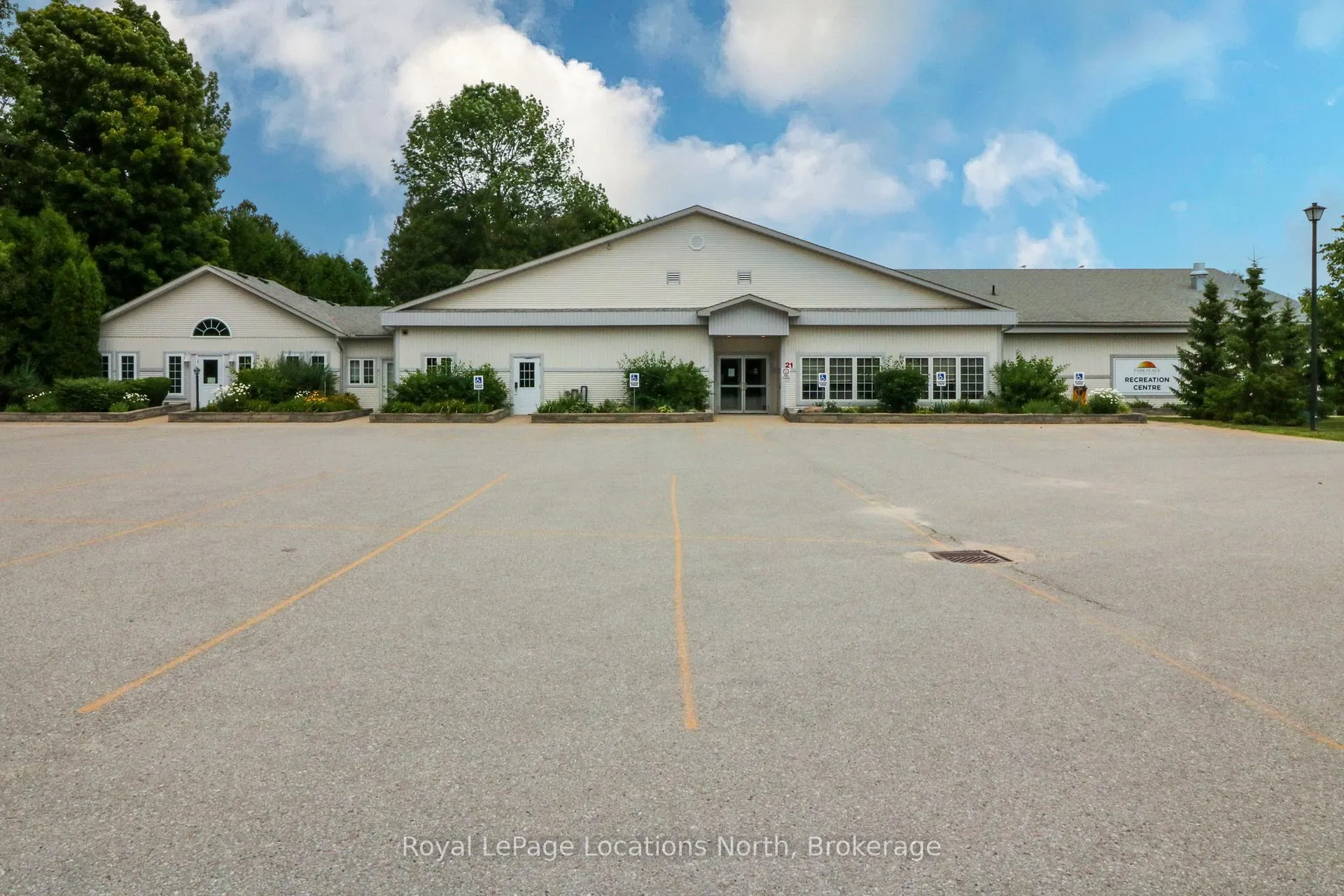 Photo 38 of 37 Indiana Avenue, Wasaga Beach — HOMEH