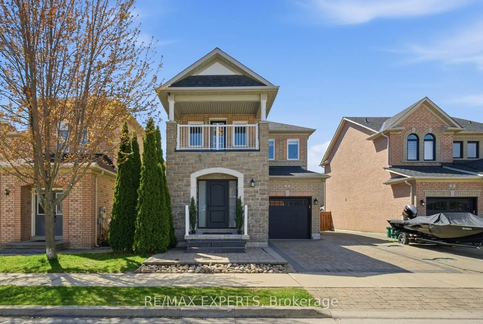 Photo 2 of 27 Dolce Crescent, Vaughan, Vellore Village — HOMEH