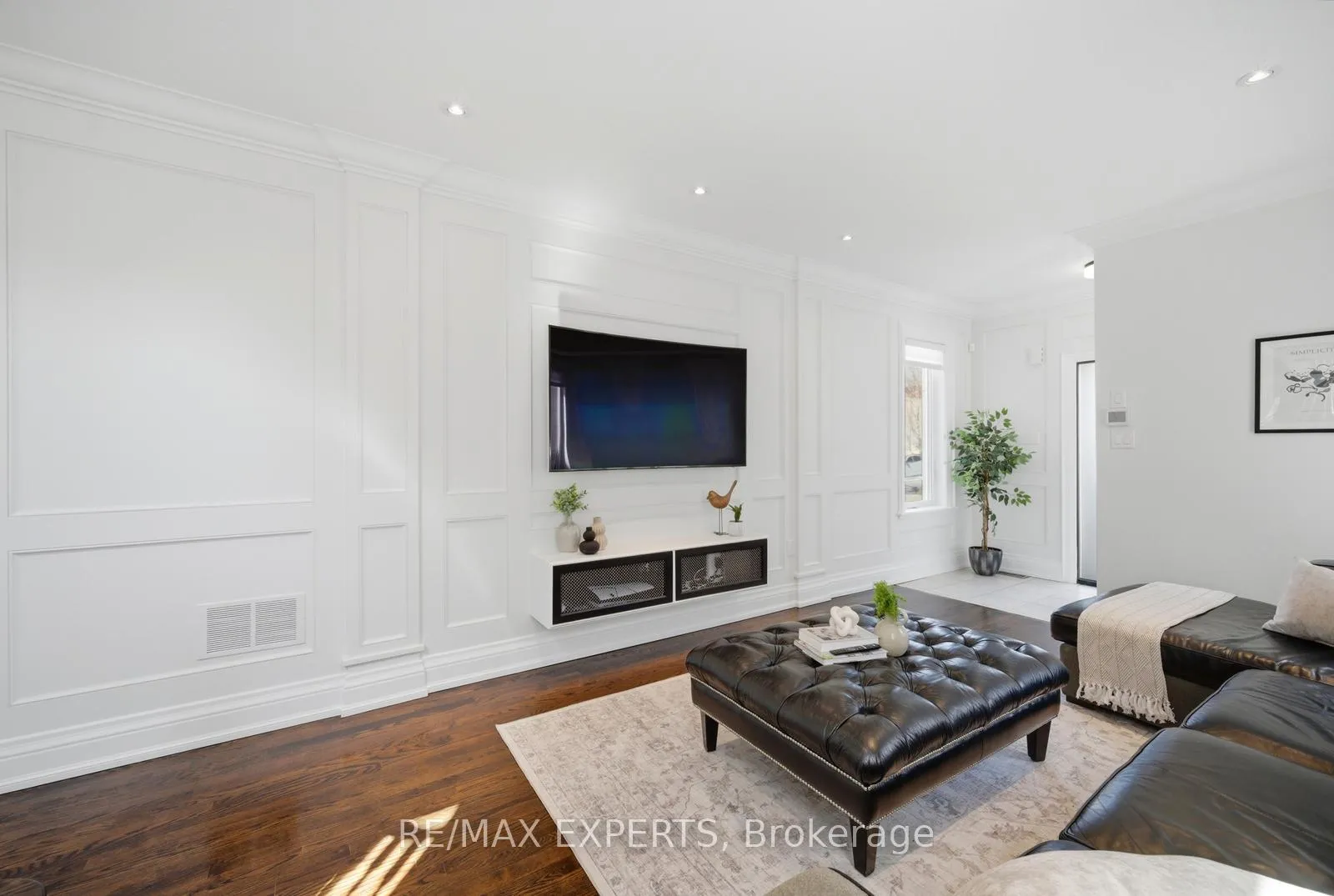 Photo 5 of 27 Dolce Crescent, Vaughan, Vellore Village — HOMEH