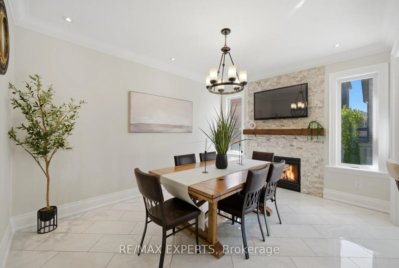 Photo 6 of 27 Dolce Crescent, Vaughan, Vellore Village — HOMEH
