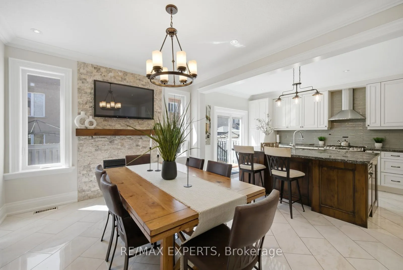 Photo 7 of 27 Dolce Crescent, Vaughan, Vellore Village — HOMEH
