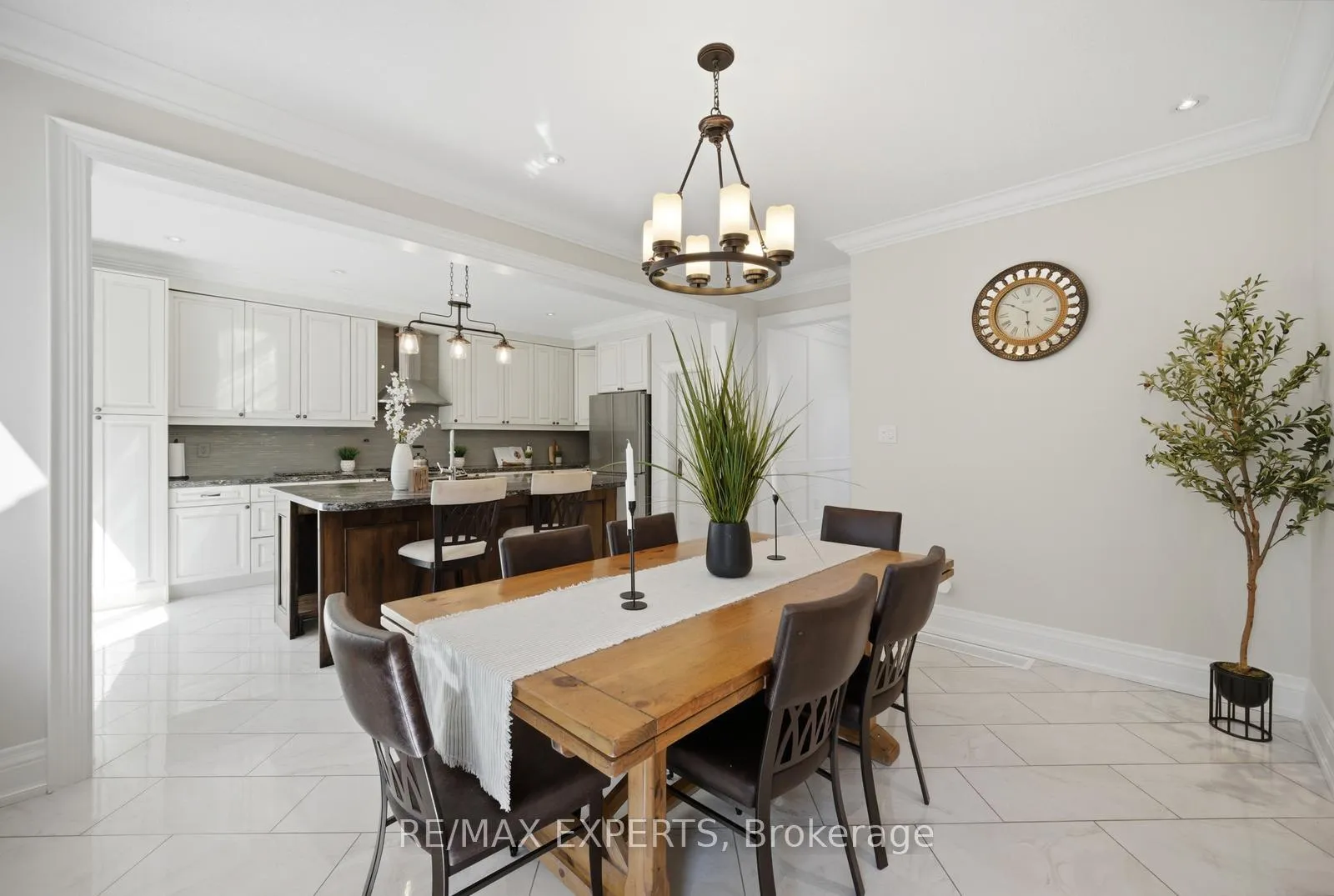 Photo 8 of 27 Dolce Crescent, Vaughan, Vellore Village — HOMEH