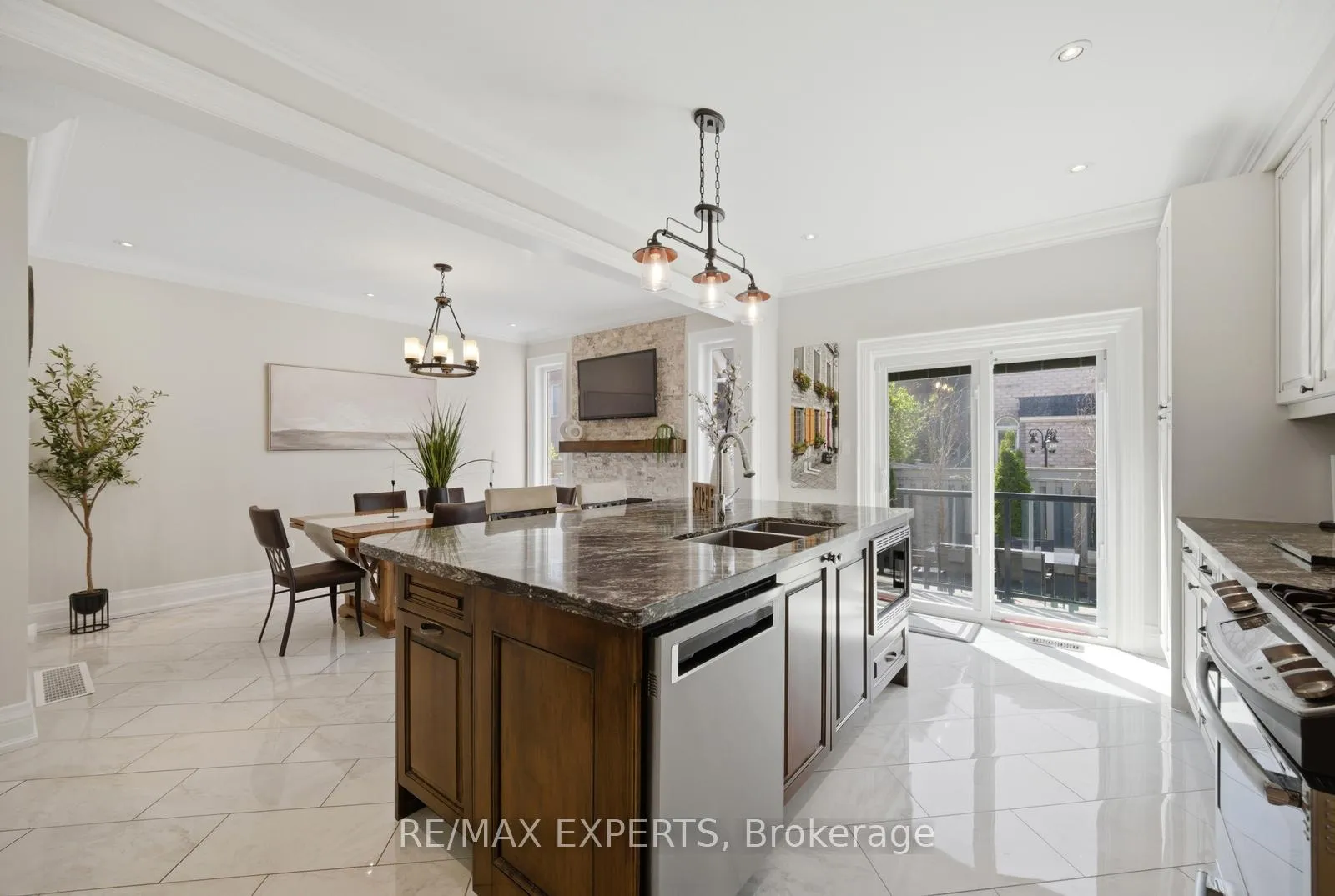 Photo 9 of 27 Dolce Crescent, Vaughan, Vellore Village — HOMEH