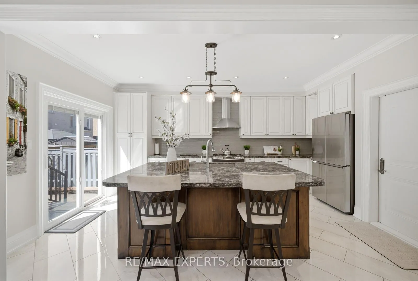 Photo 10 of 27 Dolce Crescent, Vaughan, Vellore Village — HOMEH