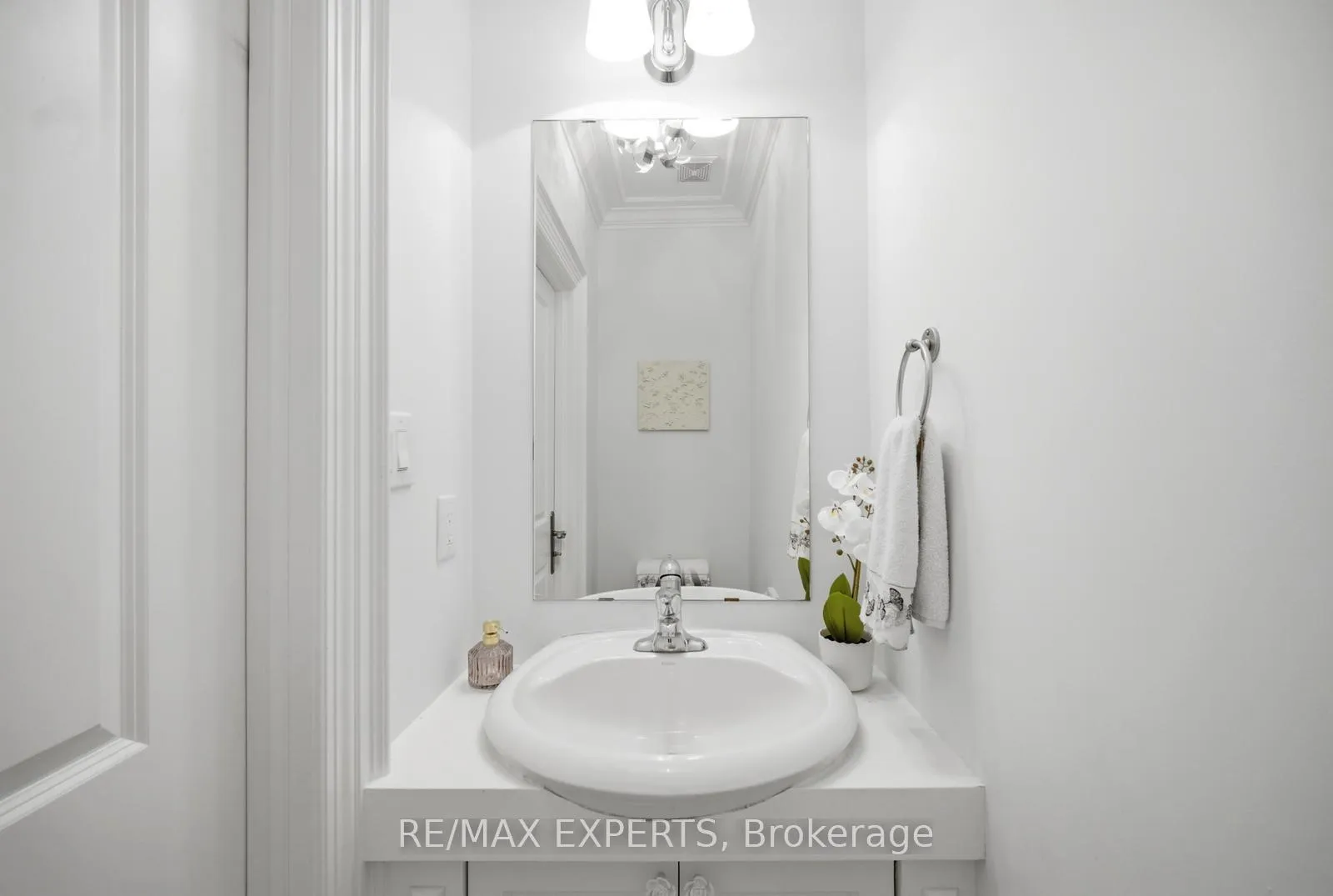 Photo 11 of 27 Dolce Crescent, Vaughan, Vellore Village — HOMEH