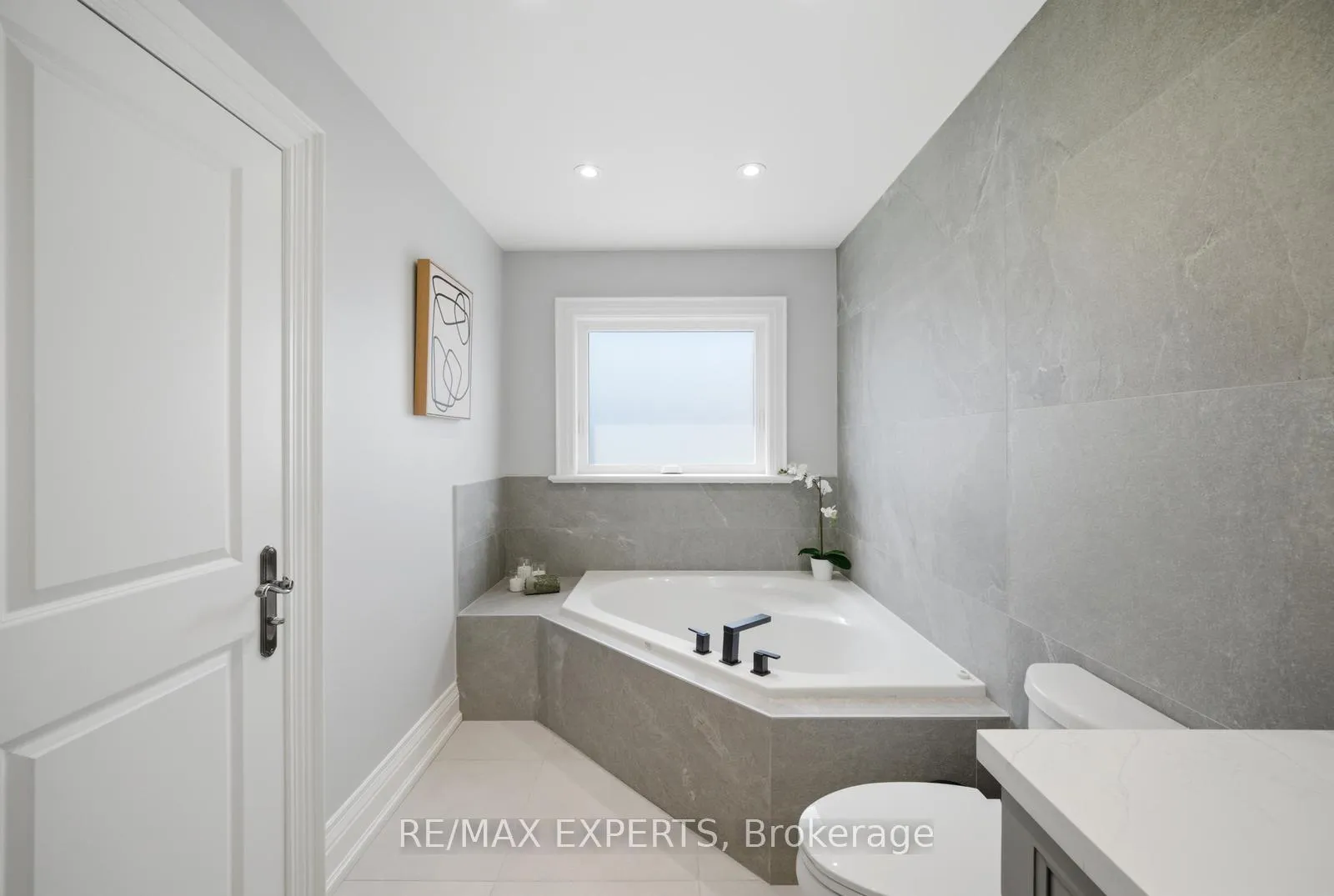 Photo 17 of 27 Dolce Crescent, Vaughan, Vellore Village — HOMEH