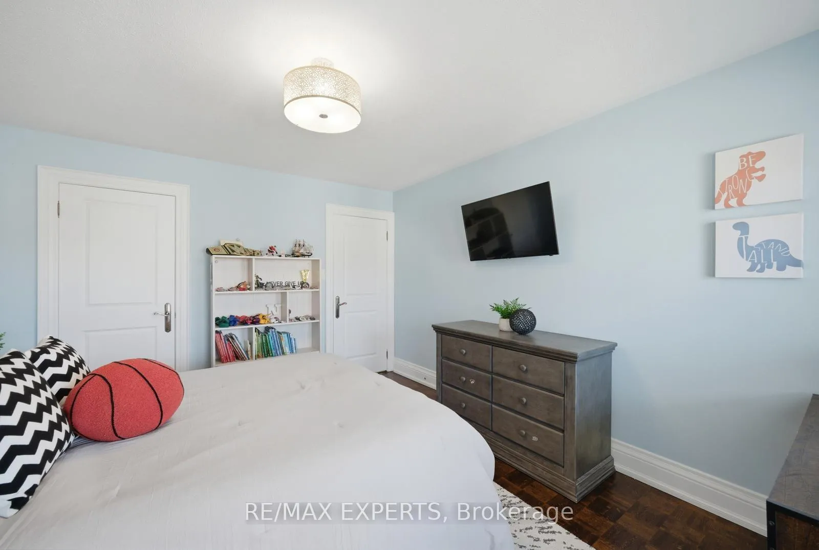 Photo 19 of 27 Dolce Crescent, Vaughan, Vellore Village — HOMEH