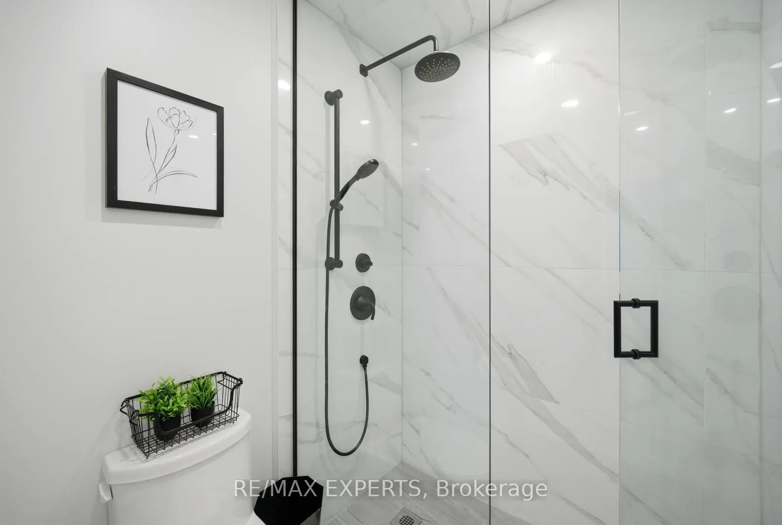 Photo 24 of 27 Dolce Crescent, Vaughan, Vellore Village — HOMEH