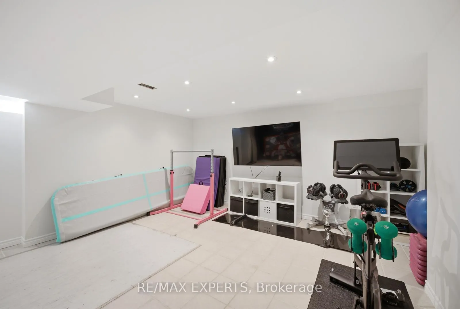 Photo 26 of 27 Dolce Crescent, Vaughan, Vellore Village — HOMEH