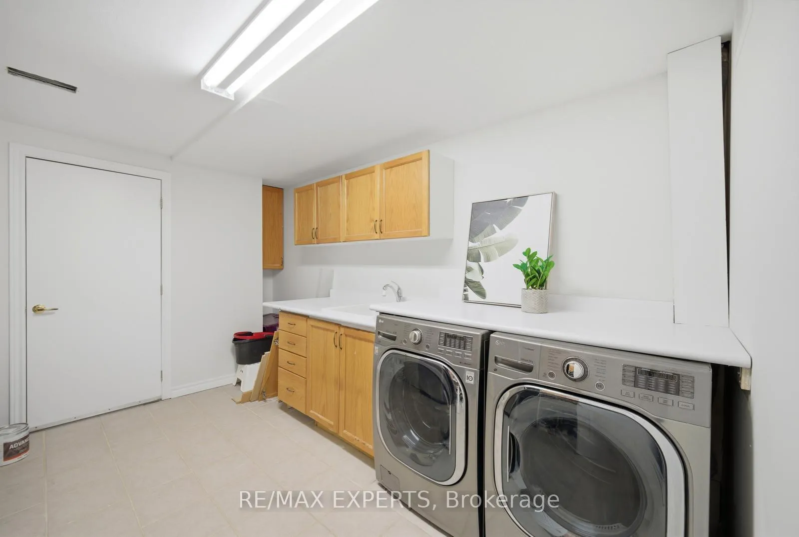 Photo 28 of 27 Dolce Crescent, Vaughan, Vellore Village — HOMEH