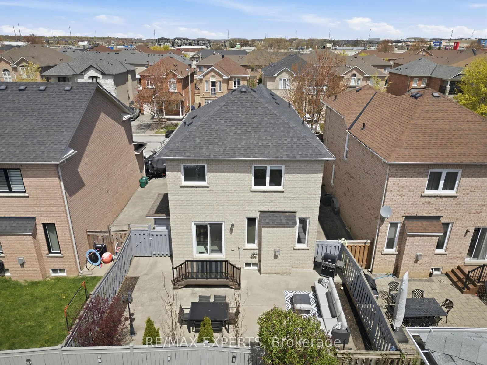 Photo 34 of 27 Dolce Crescent, Vaughan, Vellore Village — HOMEH
