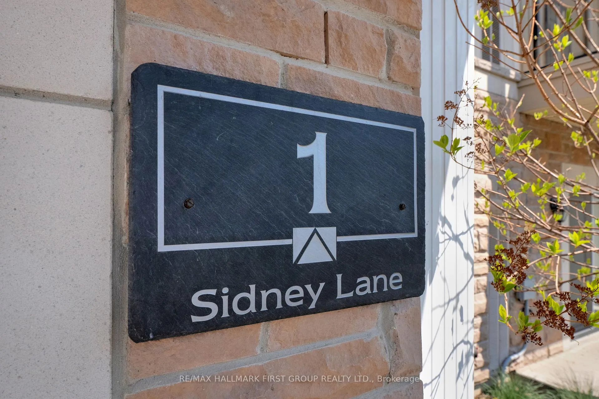Photo 2 of Unit 101, 1 Sidney Lane, Clarington, Bowmanville — HOMEH