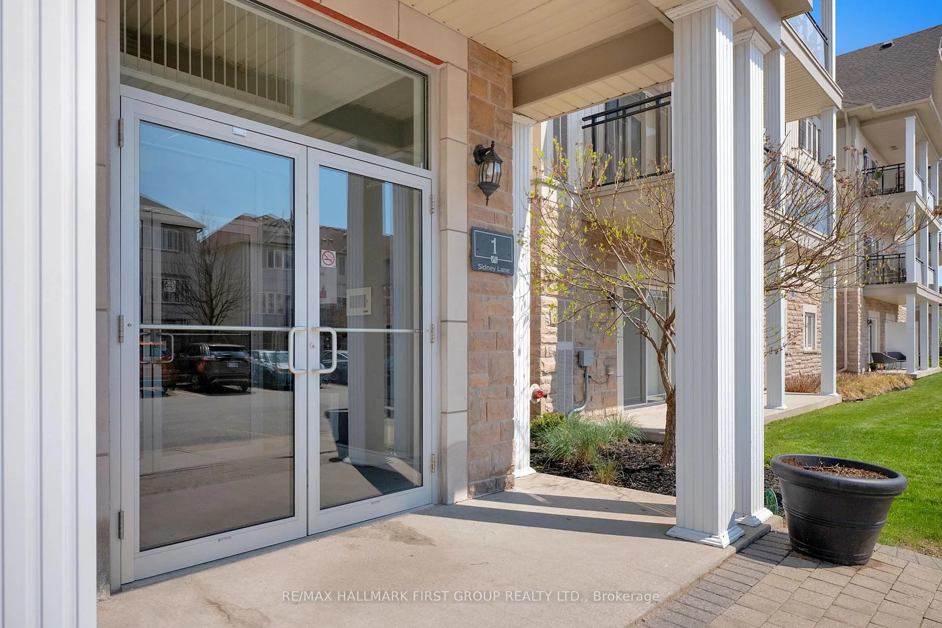 Photo 3 of Unit 101, 1 Sidney Lane, Clarington, Bowmanville — HOMEH