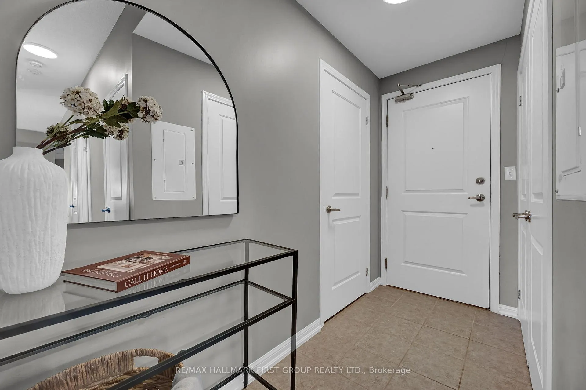 Photo 5 of Unit 101, 1 Sidney Lane, Clarington, Bowmanville — HOMEH