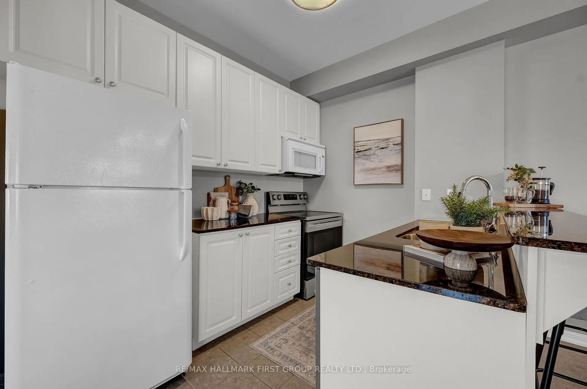 Photo 8 of Unit 101, 1 Sidney Lane, Clarington, Bowmanville — HOMEH