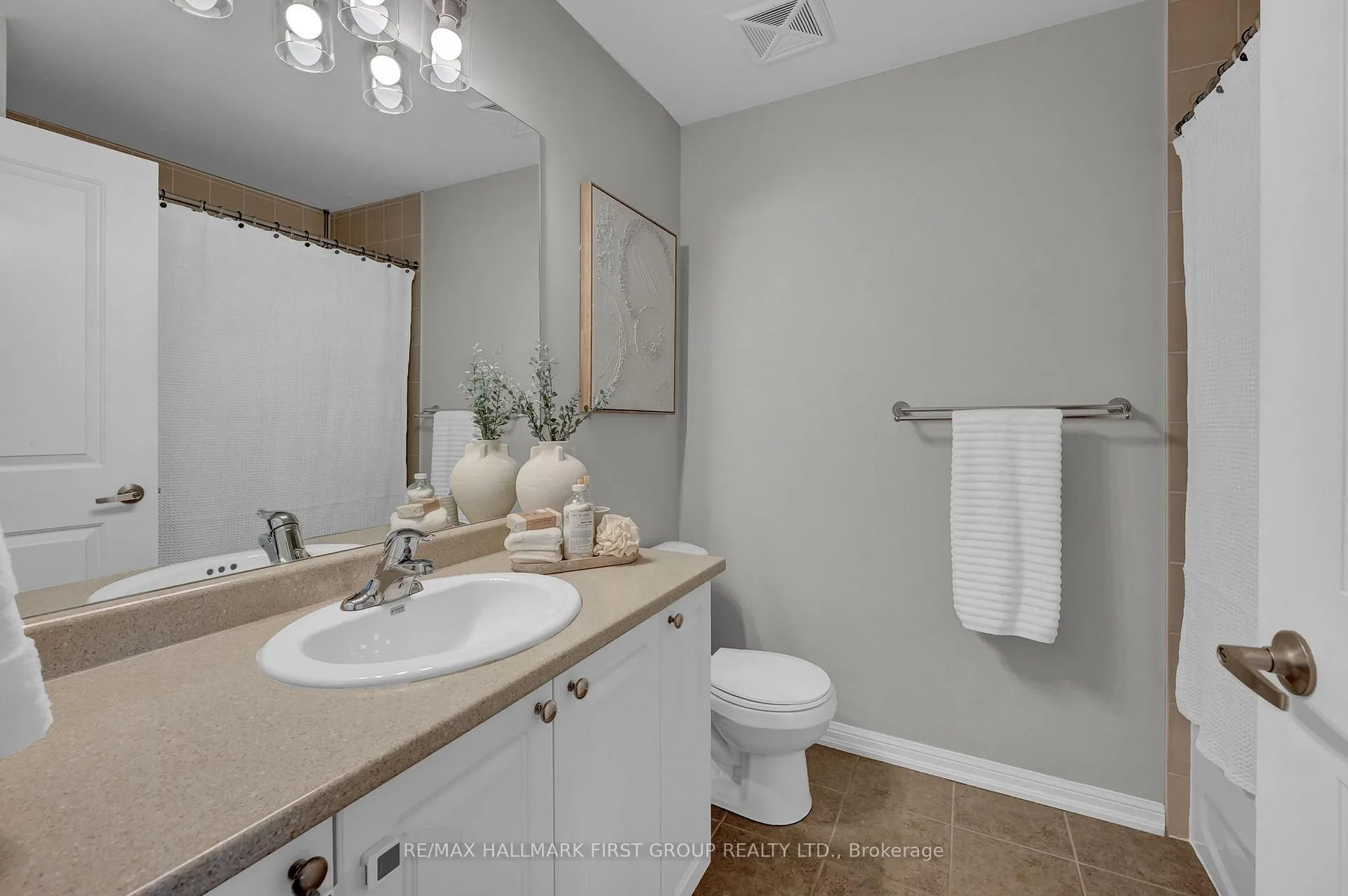 Photo 26 of Unit 101, 1 Sidney Lane, Clarington, Bowmanville — HOMEH