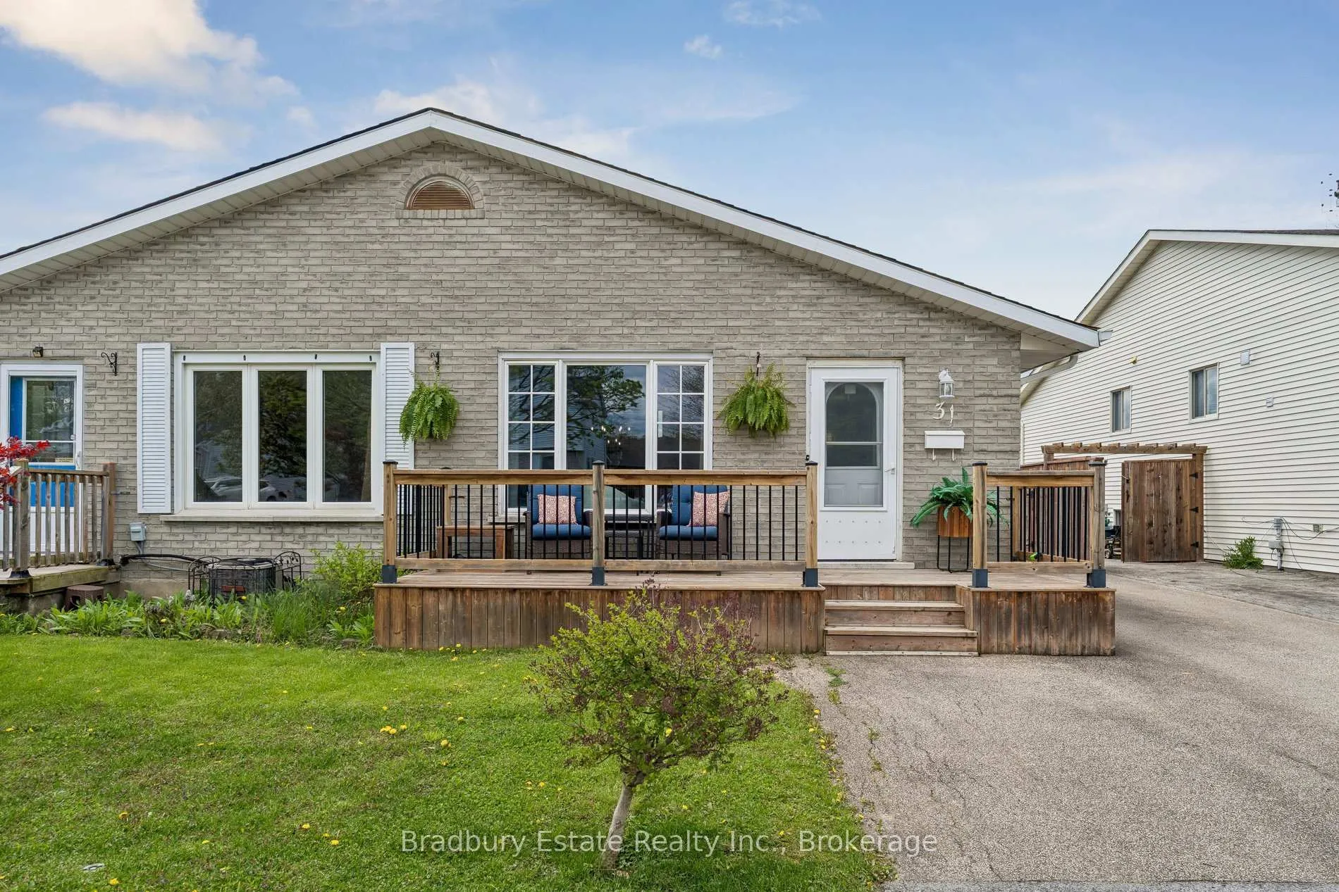 Photo 1 of 31 Mayfair Drive, Welland, Broadway — HOMEH