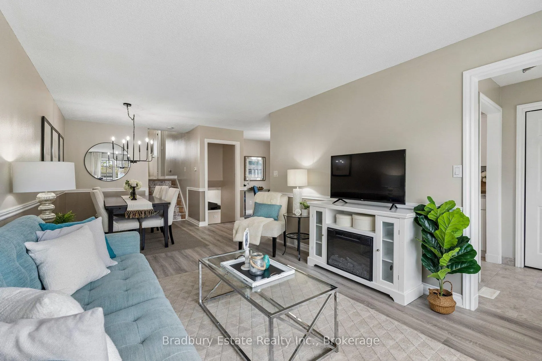 Photo 4 of 31 Mayfair Drive, Welland, Broadway — HOMEH