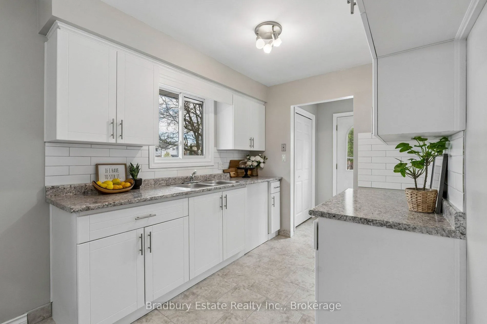 Photo 8 of 31 Mayfair Drive, Welland, Broadway — HOMEH