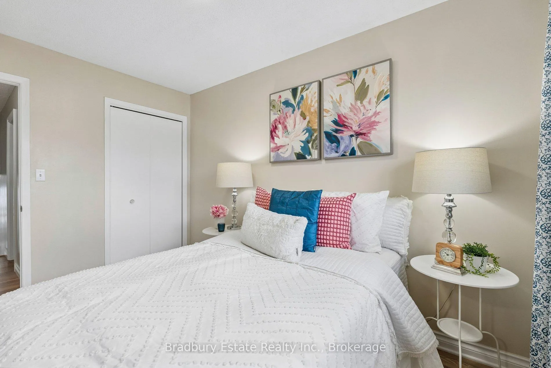 Photo 19 of 31 Mayfair Drive, Welland, Broadway — HOMEH
