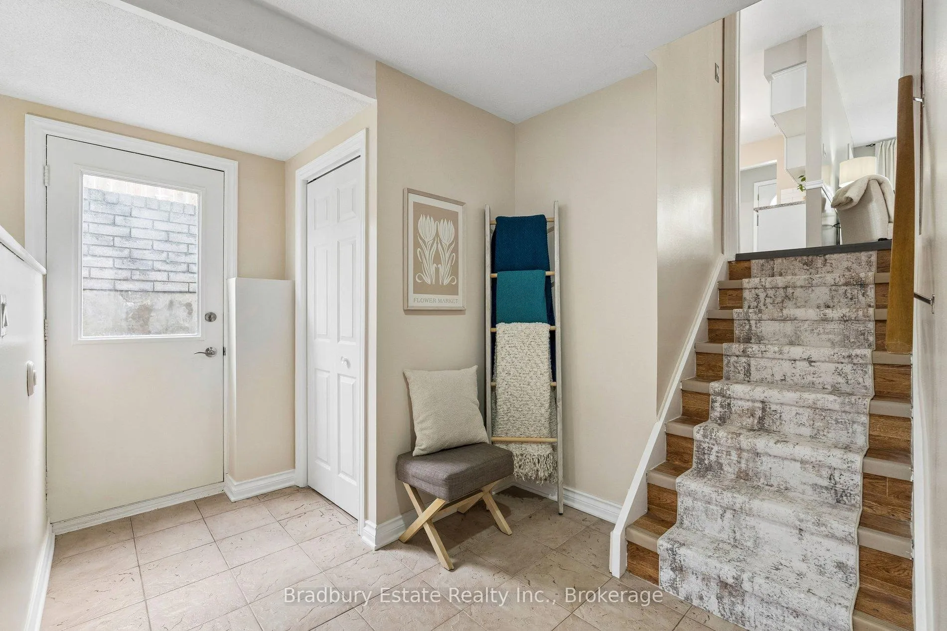 Photo 23 of 31 Mayfair Drive, Welland, Broadway — HOMEH