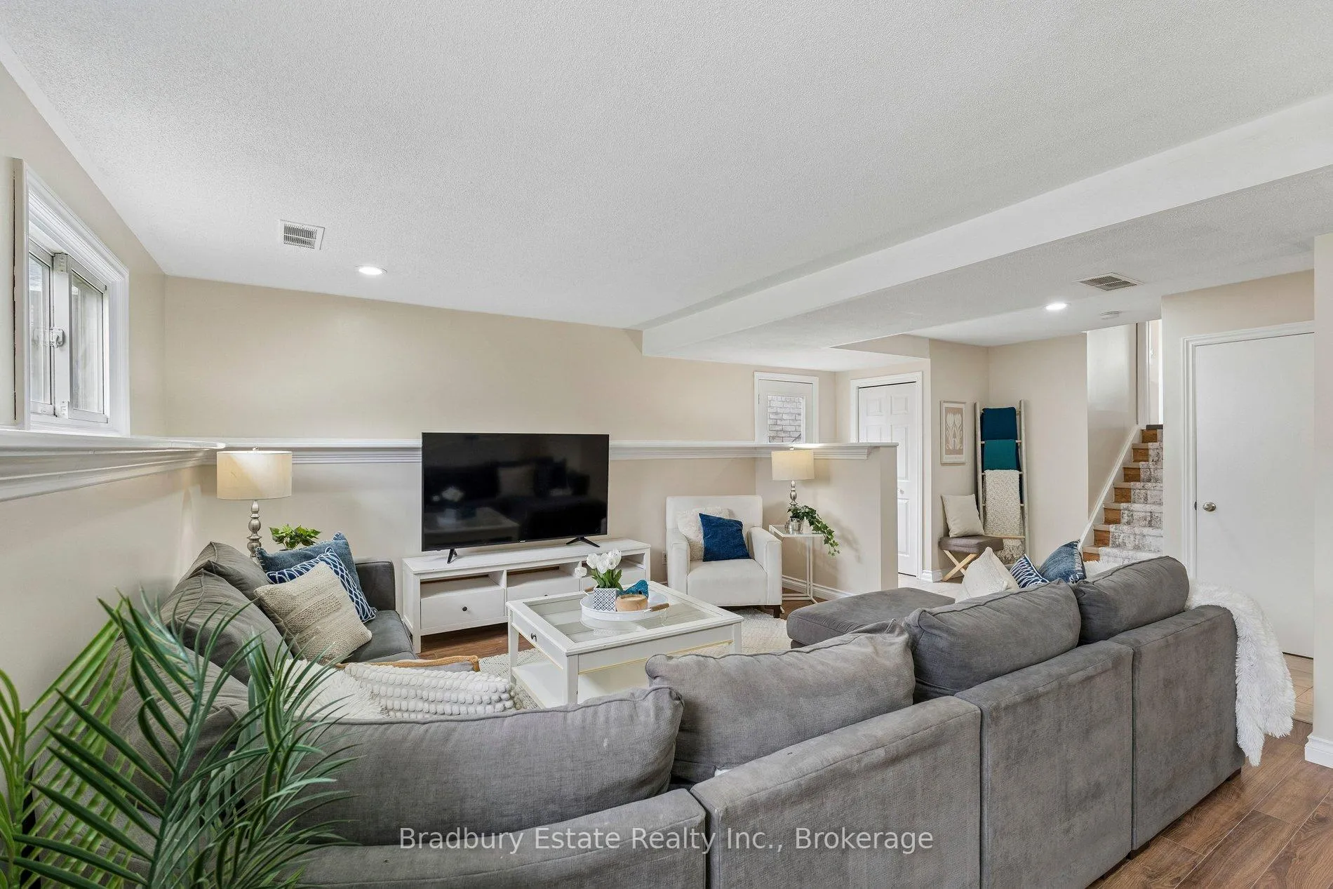Photo 27 of 31 Mayfair Drive, Welland, Broadway — HOMEH