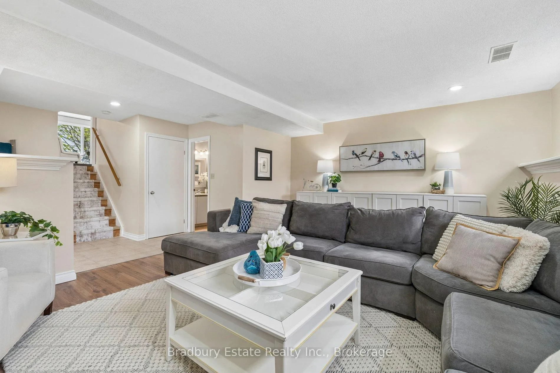 Photo 28 of 31 Mayfair Drive, Welland, Broadway — HOMEH