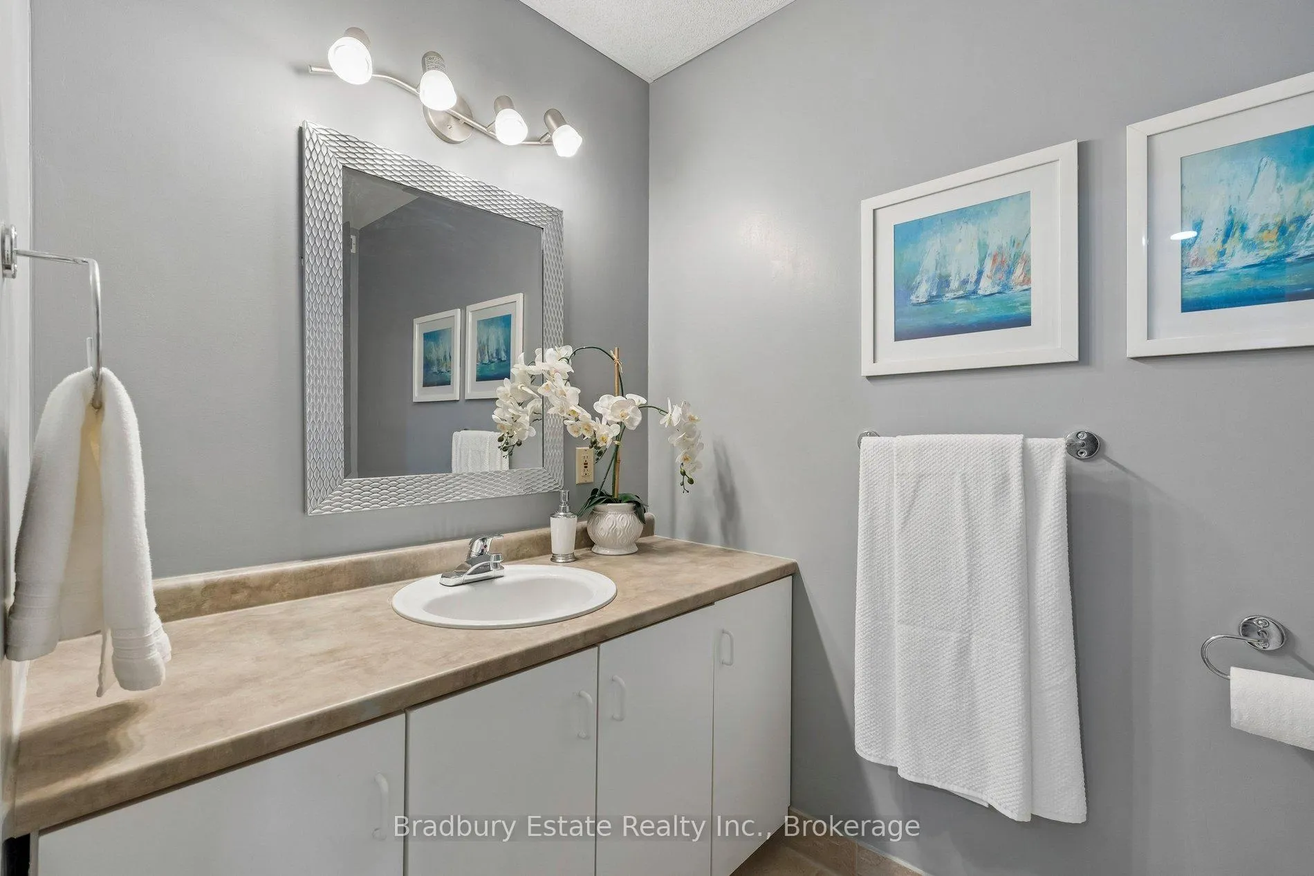 Photo 29 of 31 Mayfair Drive, Welland, Broadway — HOMEH