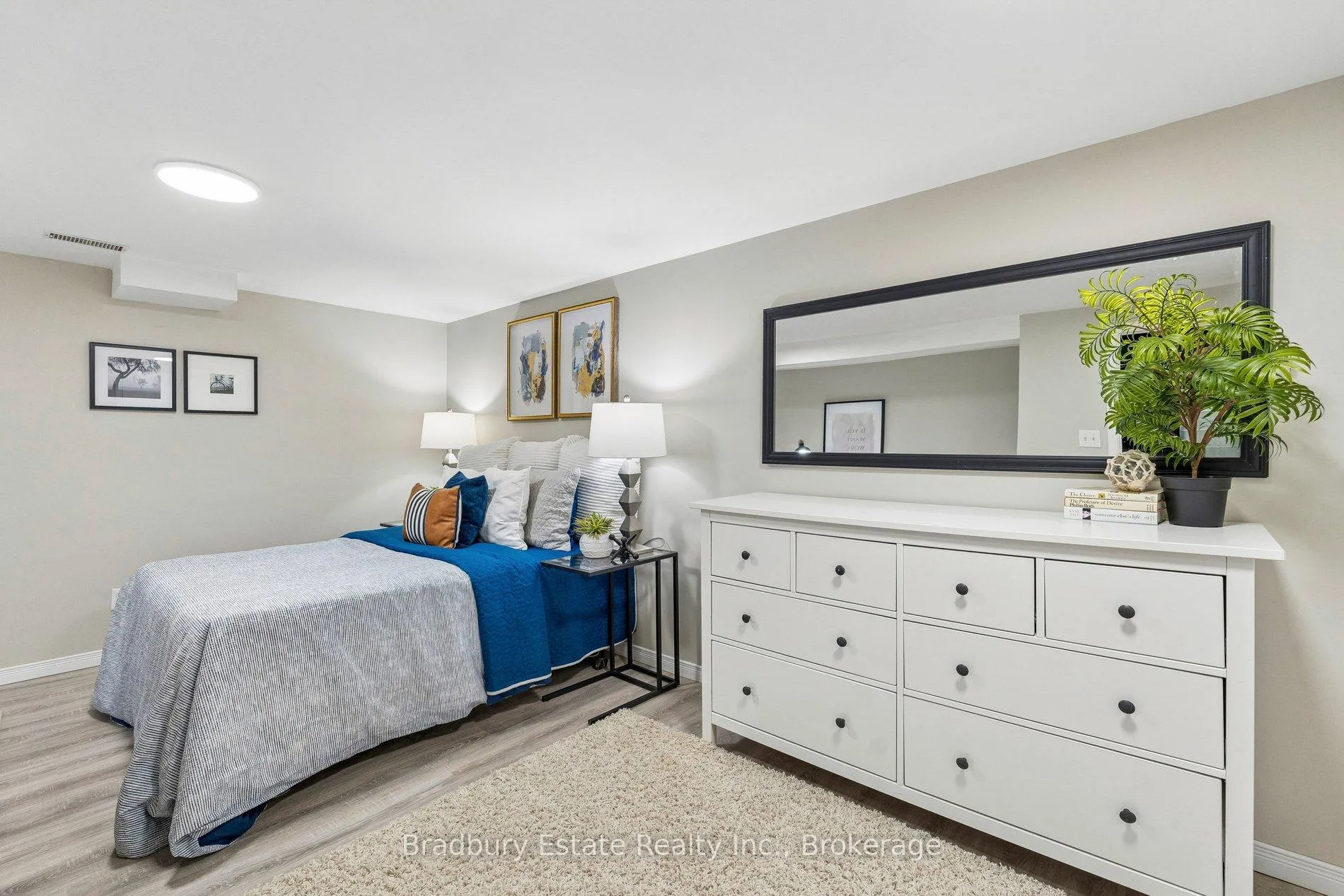 Photo 31 of 31 Mayfair Drive, Welland, Broadway — HOMEH