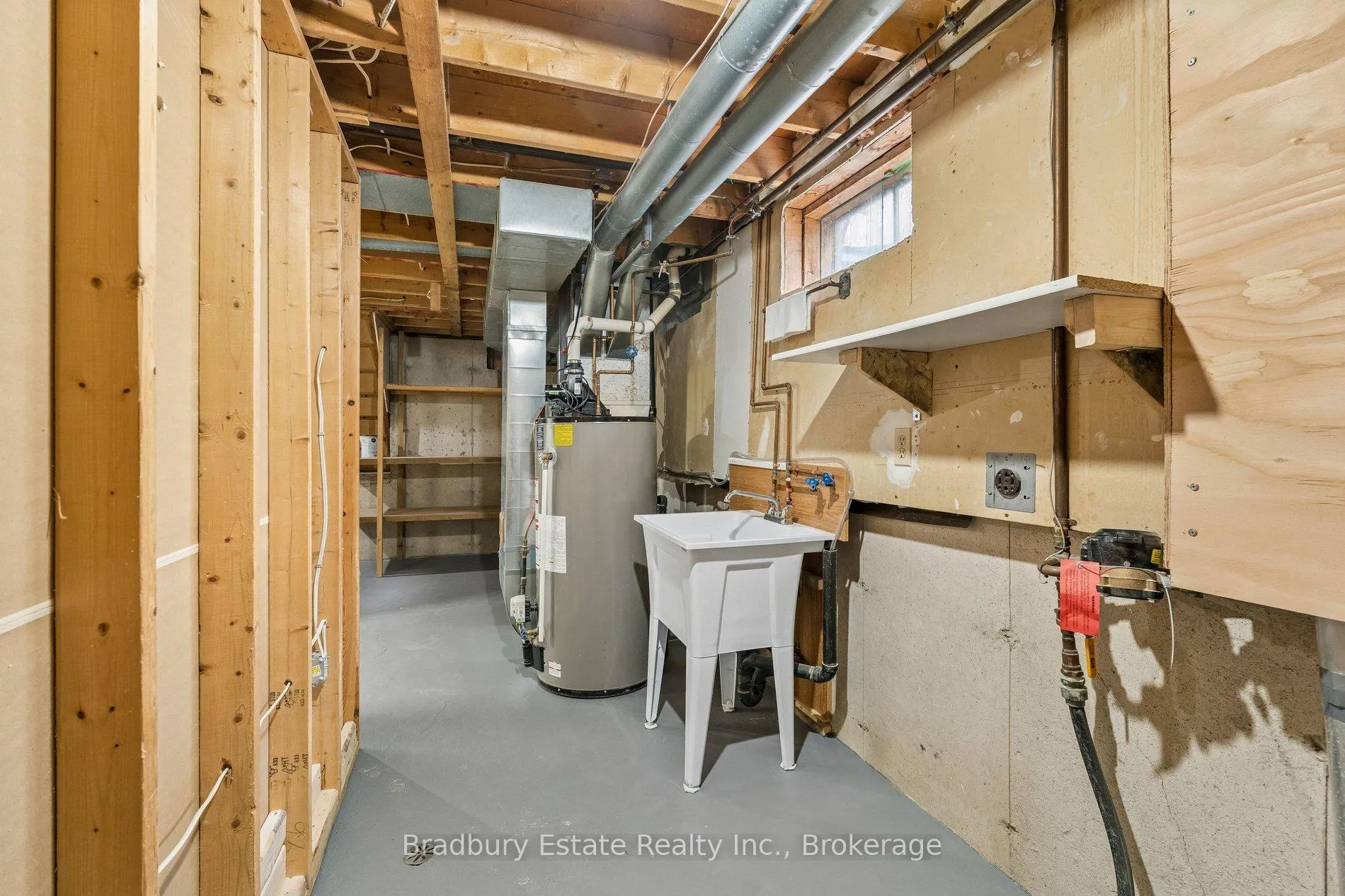 Photo 34 of 31 Mayfair Drive, Welland, Broadway — HOMEH