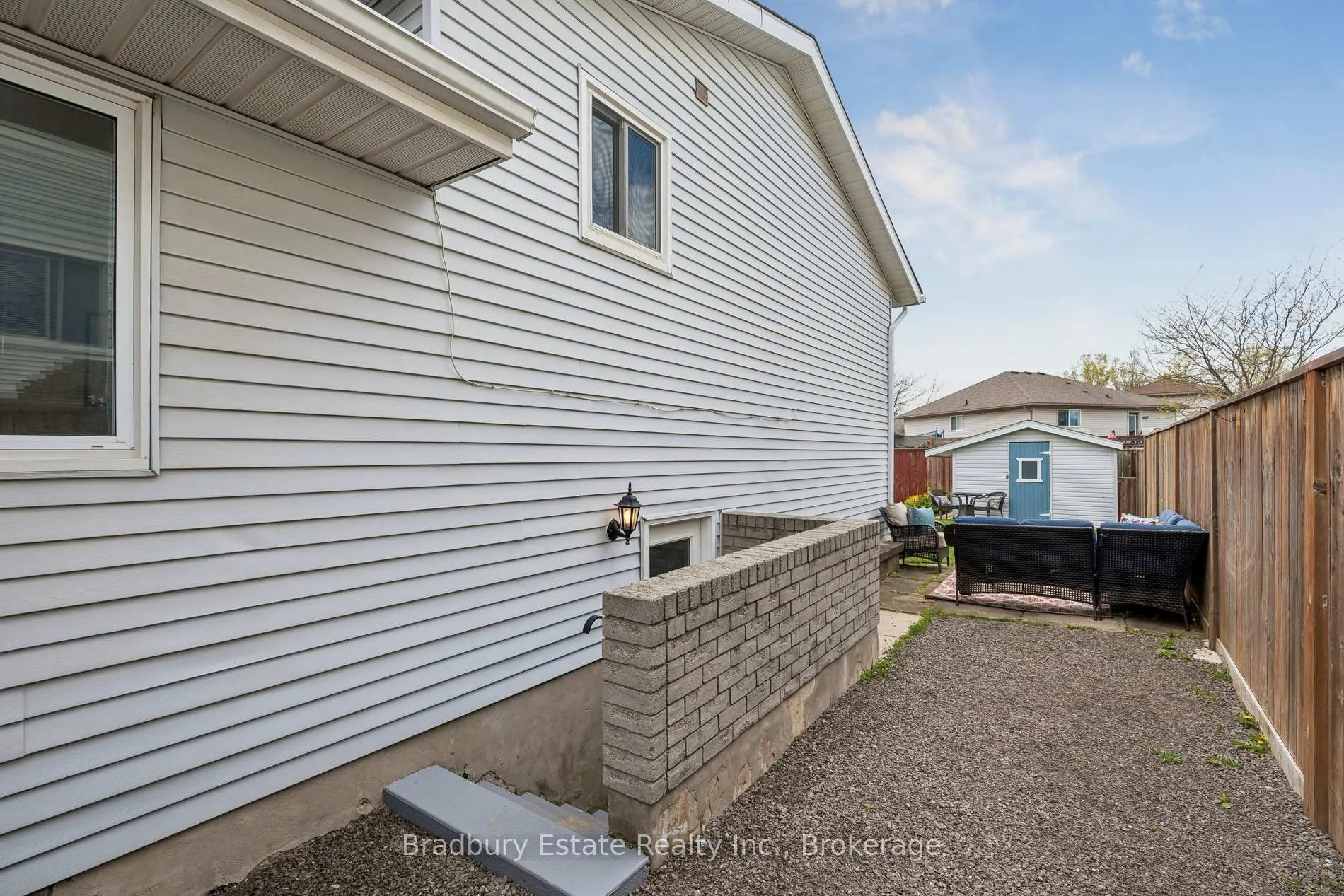 Photo 35 of 31 Mayfair Drive, Welland, Broadway — HOMEH