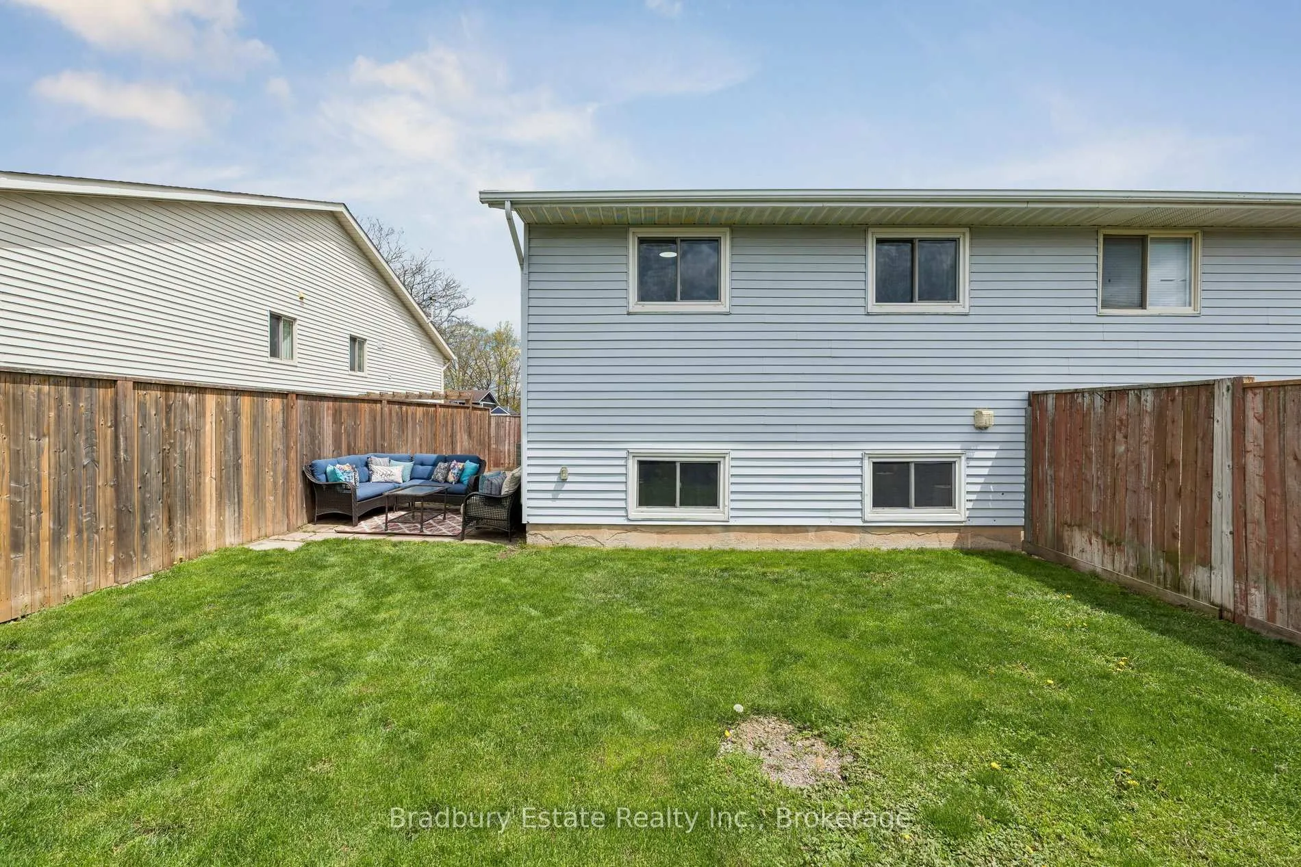 Photo 37 of 31 Mayfair Drive, Welland, Broadway — HOMEH