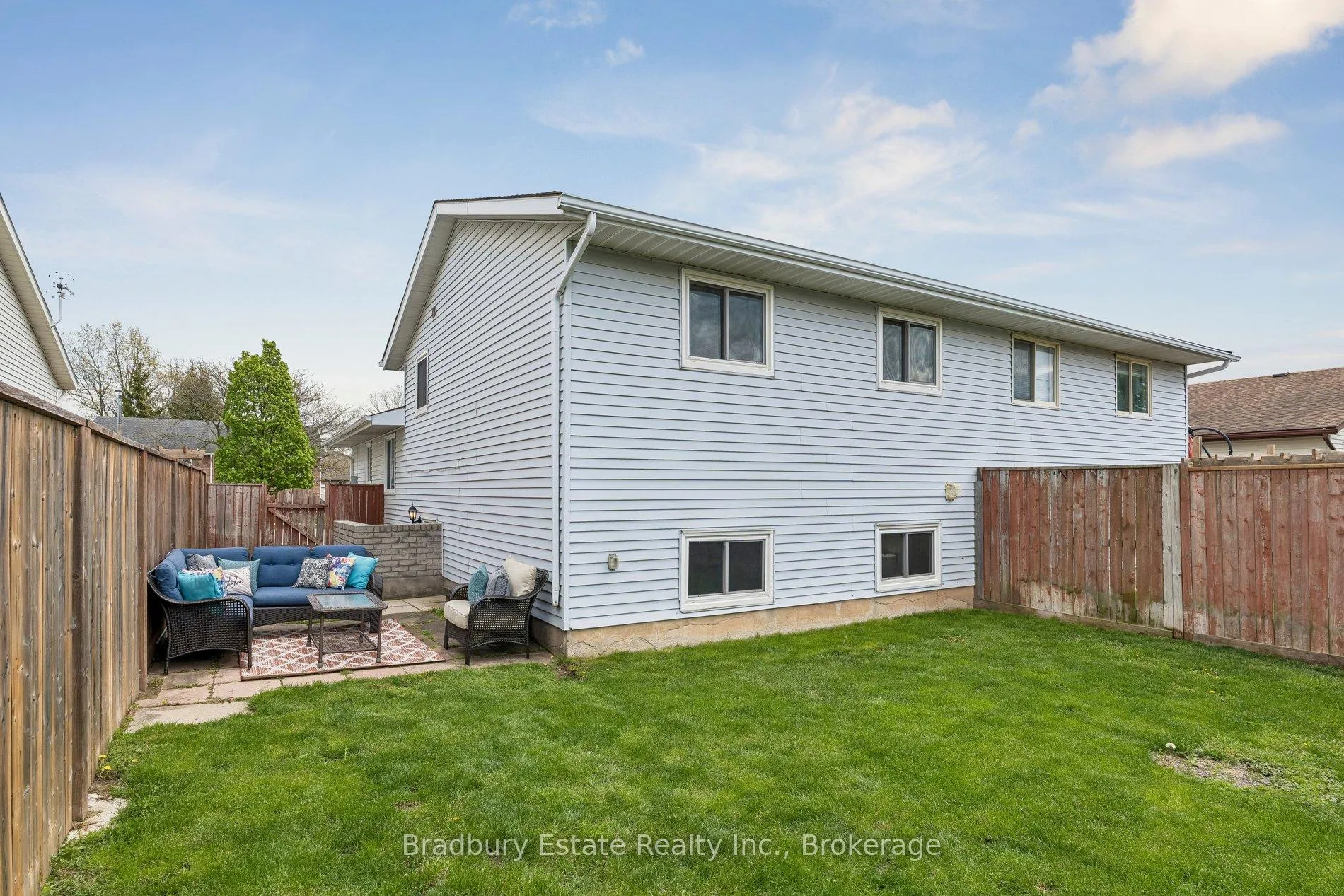 Photo 38 of 31 Mayfair Drive, Welland, Broadway — HOMEH