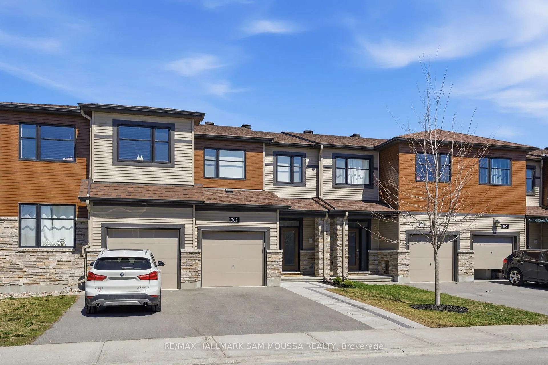 Photo 2 of 302 Drumlish Lane, Ottawa, Barrhaven - Half Moon Bay — HOMEH