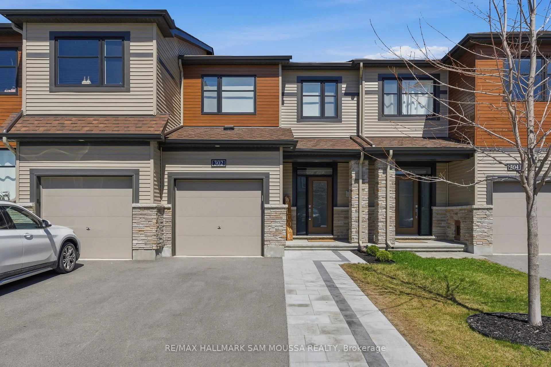 Photo 3 of 302 Drumlish Lane, Ottawa, Barrhaven - Half Moon Bay — HOMEH